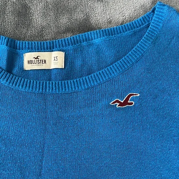 Hollister women’s XS royal blue sweater, EUC, barely worn. - Picture 3 of 6